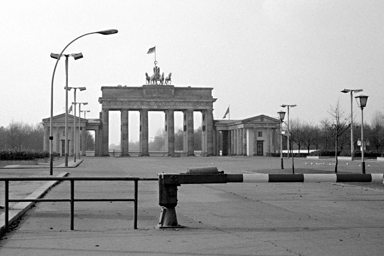 Berlin Brandenburger Tor - Pariser Platz (1975)