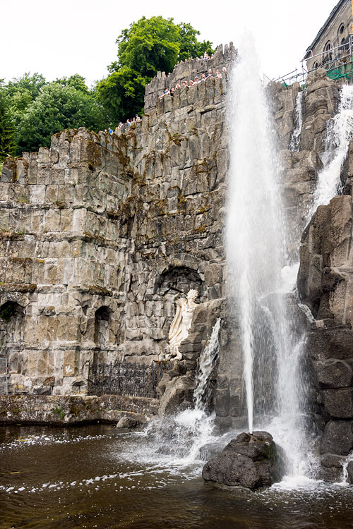 Bergpark Wilhelmshöhe in Kassel - Riesenkopfbecken mit Fontäne